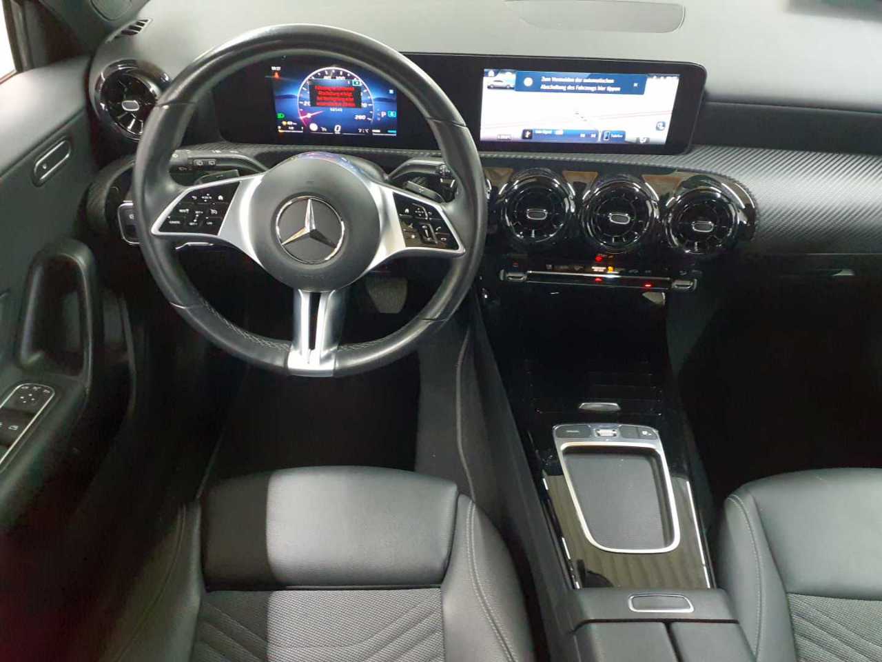 Mercedes-Benz A 180 7G-DCT Entry 9
