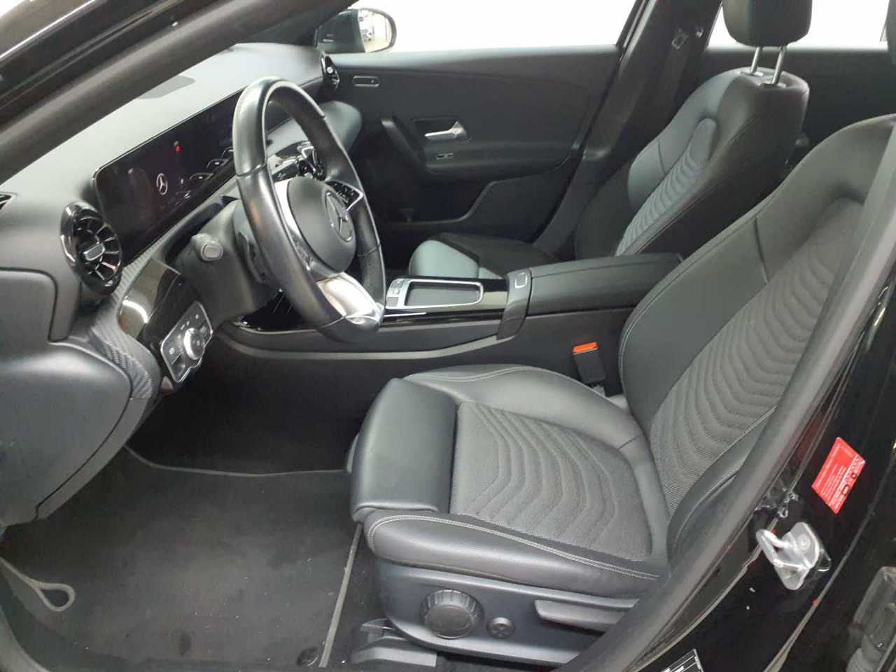 Mercedes-Benz A 180 7G-DCT Entry 8