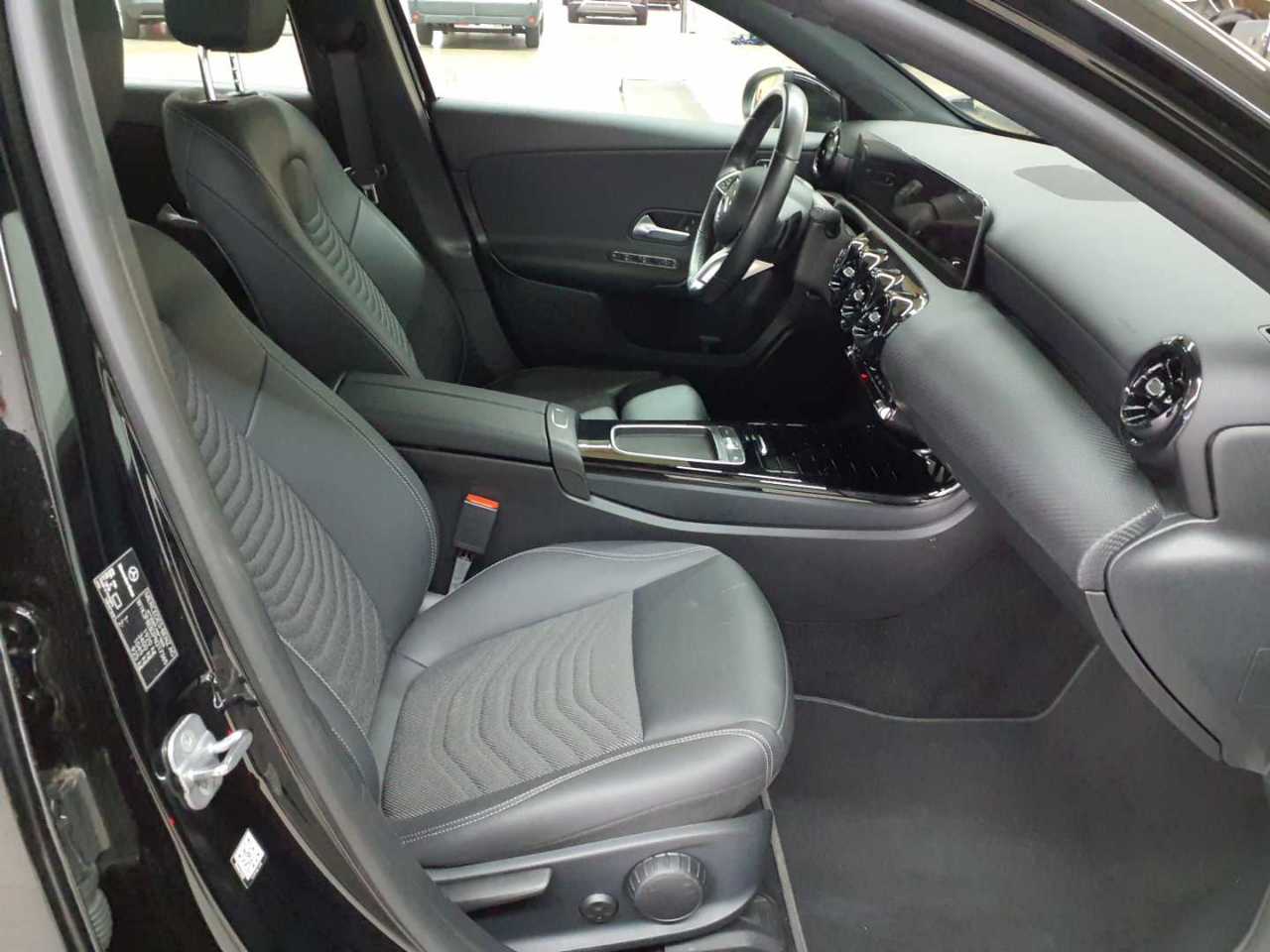 Mercedes-Benz A 180 7G-DCT Entry 7