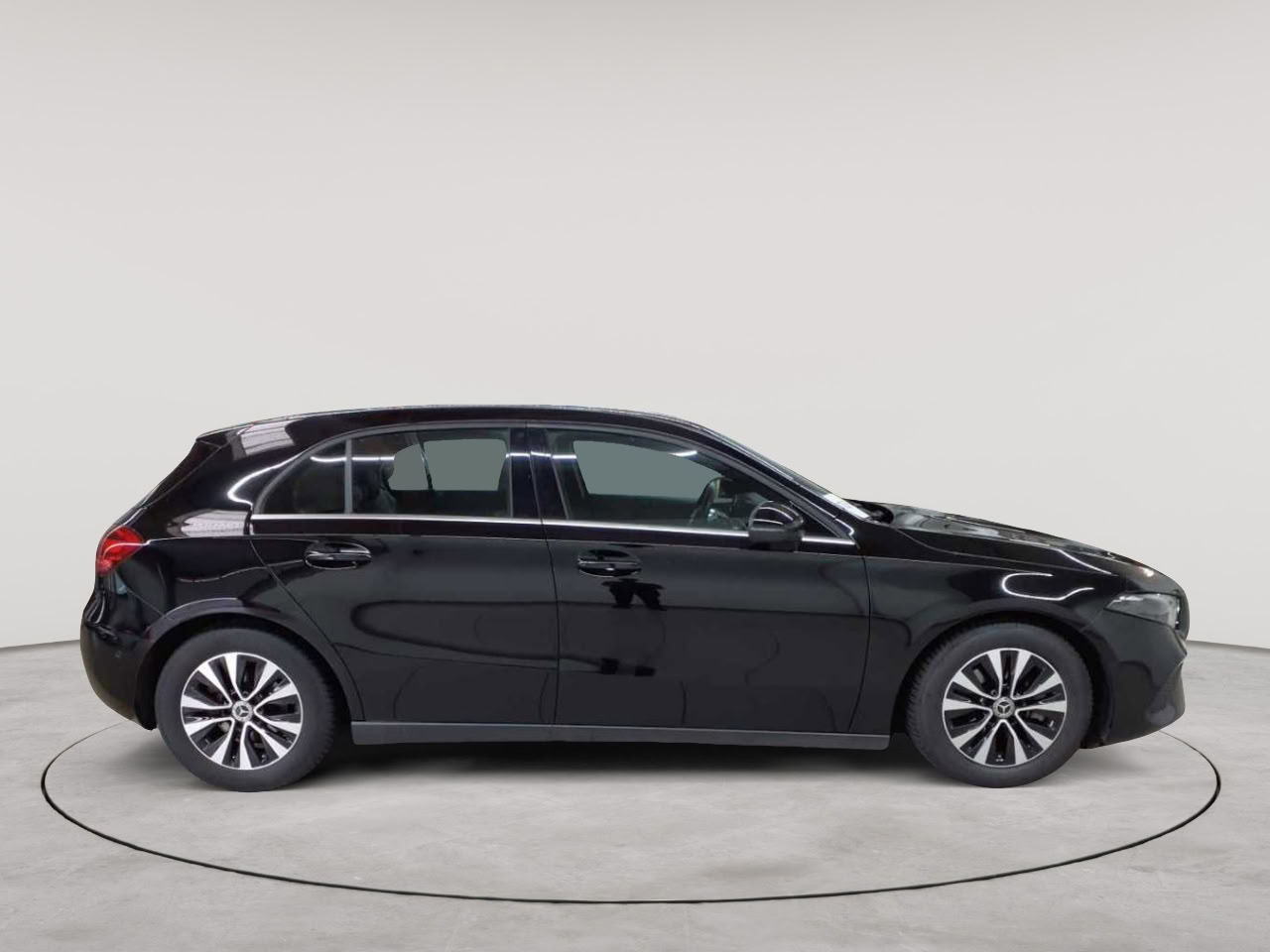 Mercedes-Benz A 180 7G-DCT Entry 3