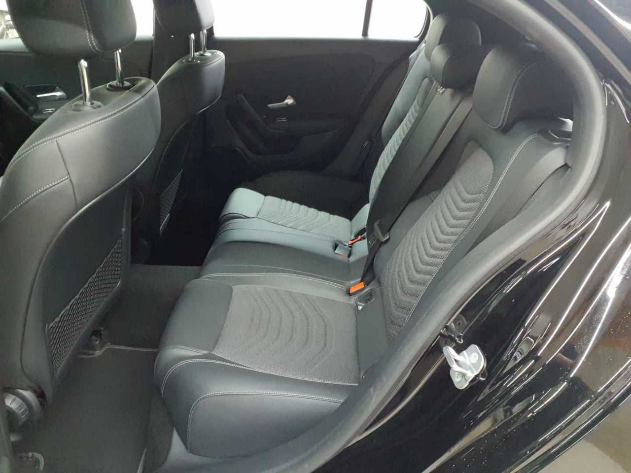 Mercedes-Benz A 180 7G-DCT Entry 14