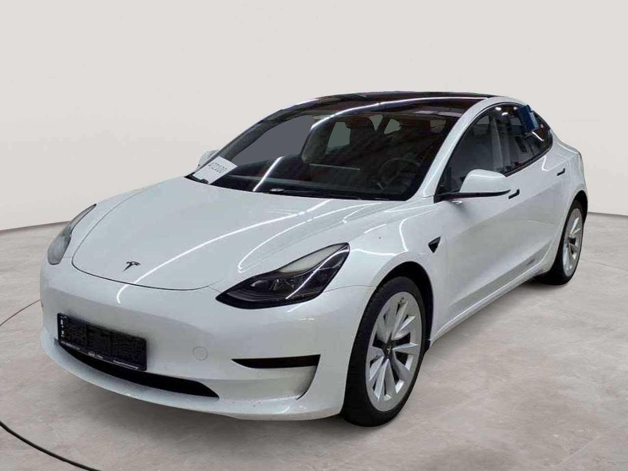 Tesla Model 3 Standard Reichweite Plus Hinterradantrieb 2