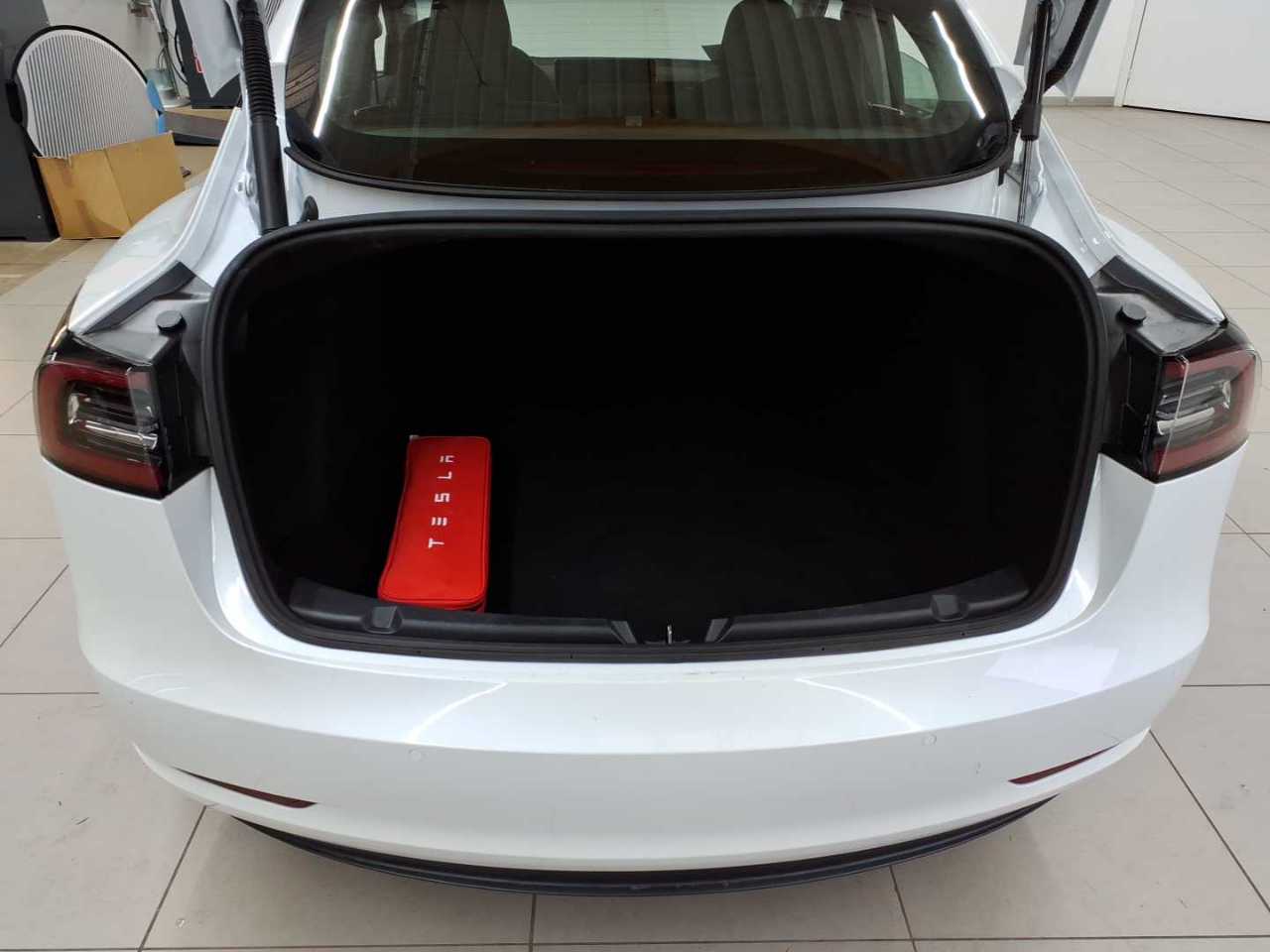 Tesla Model 3 Standard Reichweite Plus Hinterradantrieb 15