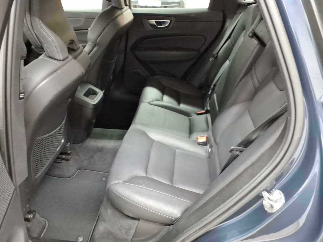 Volvo XC60 B4 D AWD Geartronic Momentum Pro 14