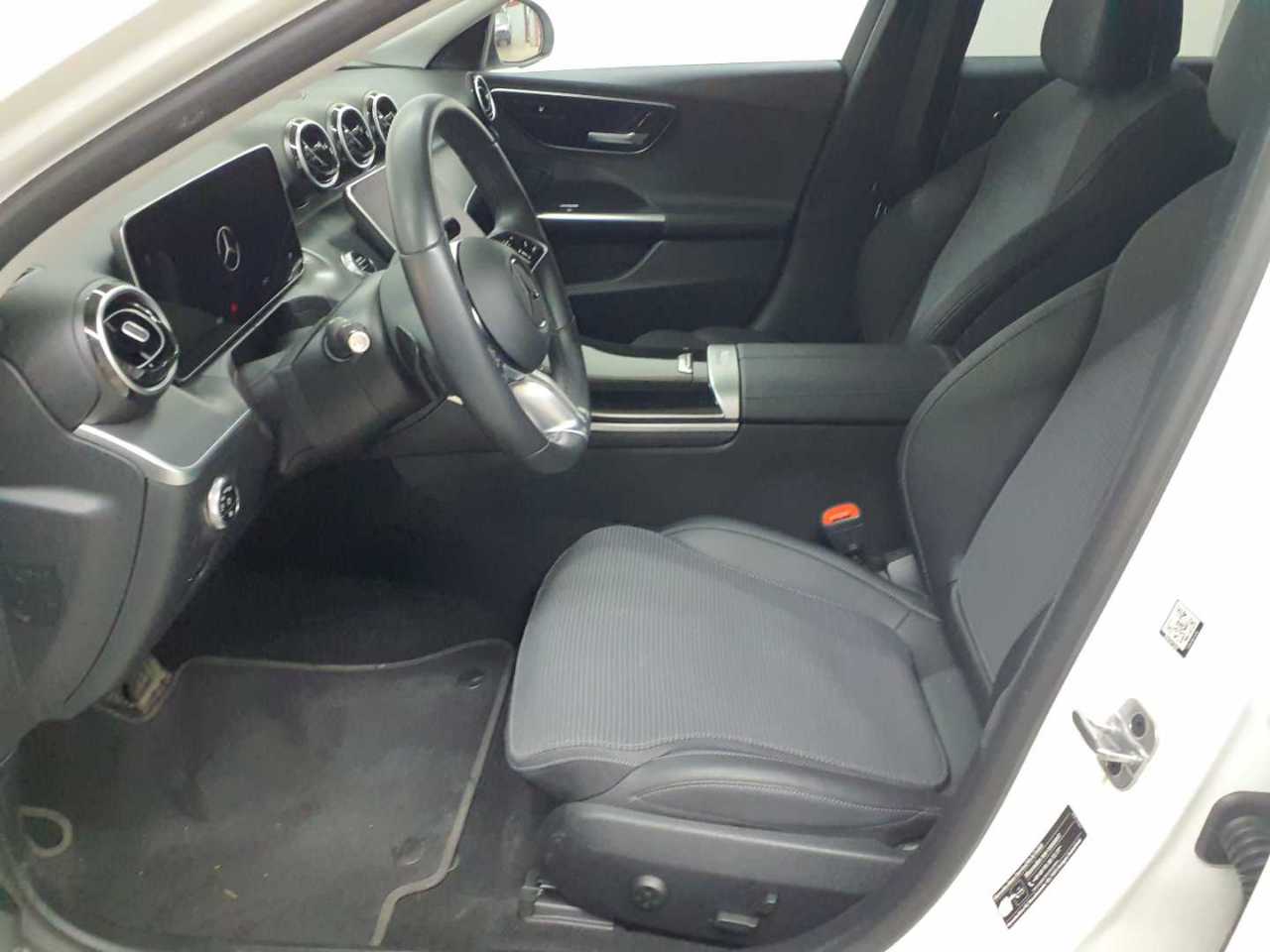 Mercedes-Benz C 300 e T 9G-TRONIC Avantgarde 8