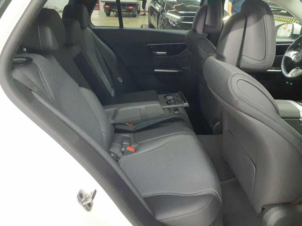 Mercedes-Benz C 300 e T 9G-TRONIC Avantgarde 13