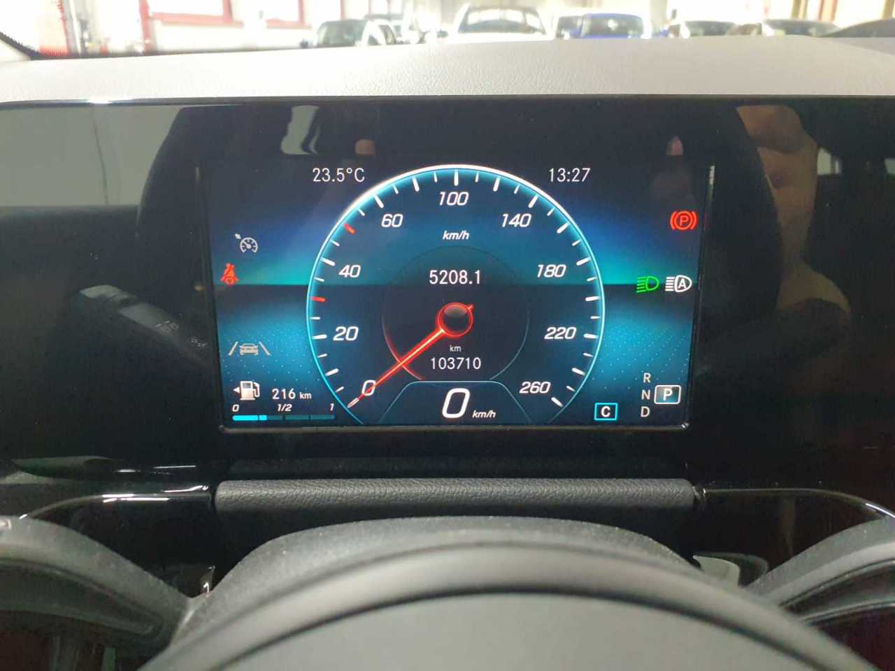 Mercedes-Benz GLA 200 d 8G-DCT Style 11