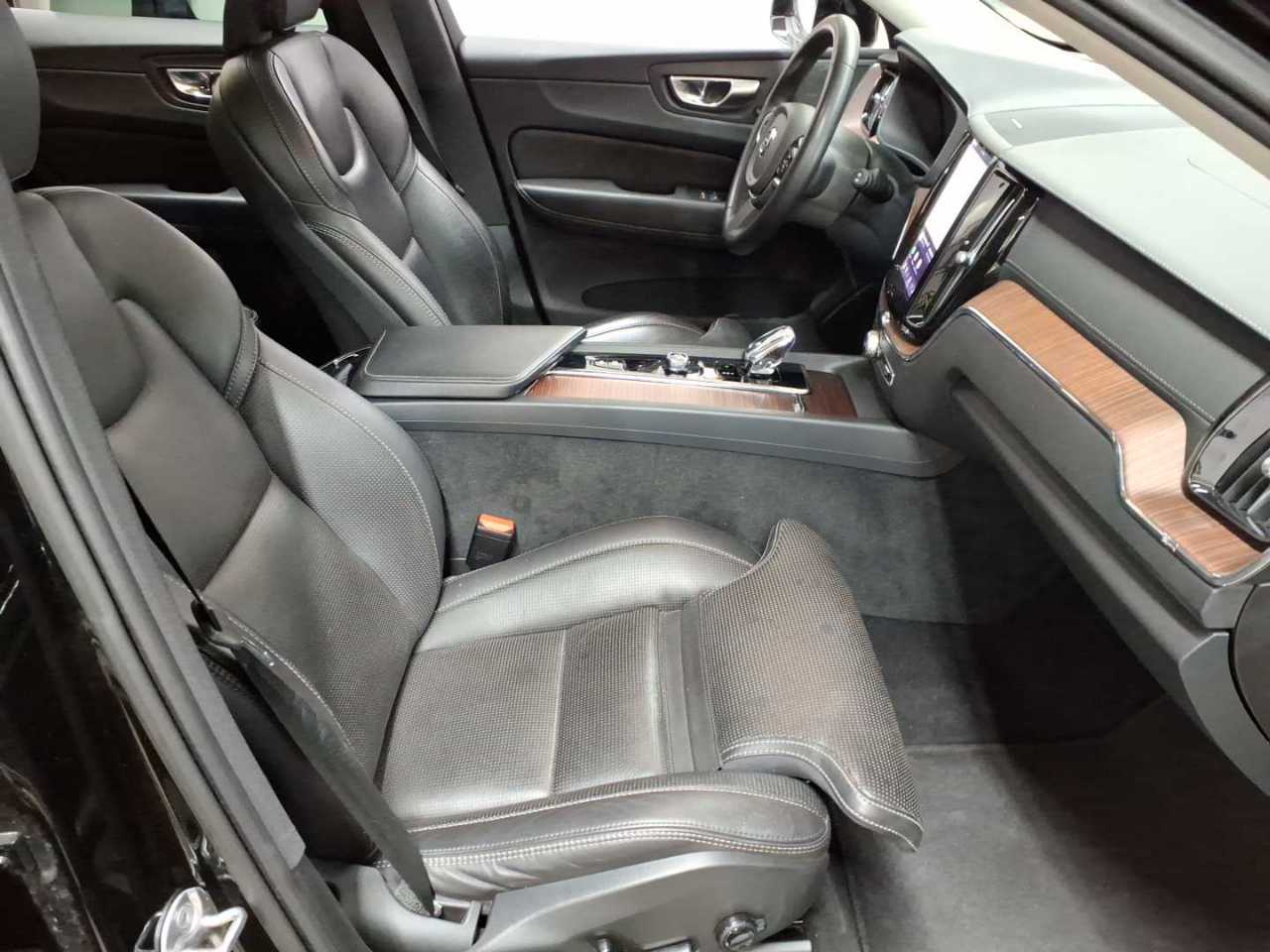 Volvo XC60 B4 D AWD Ultimate Dark 8