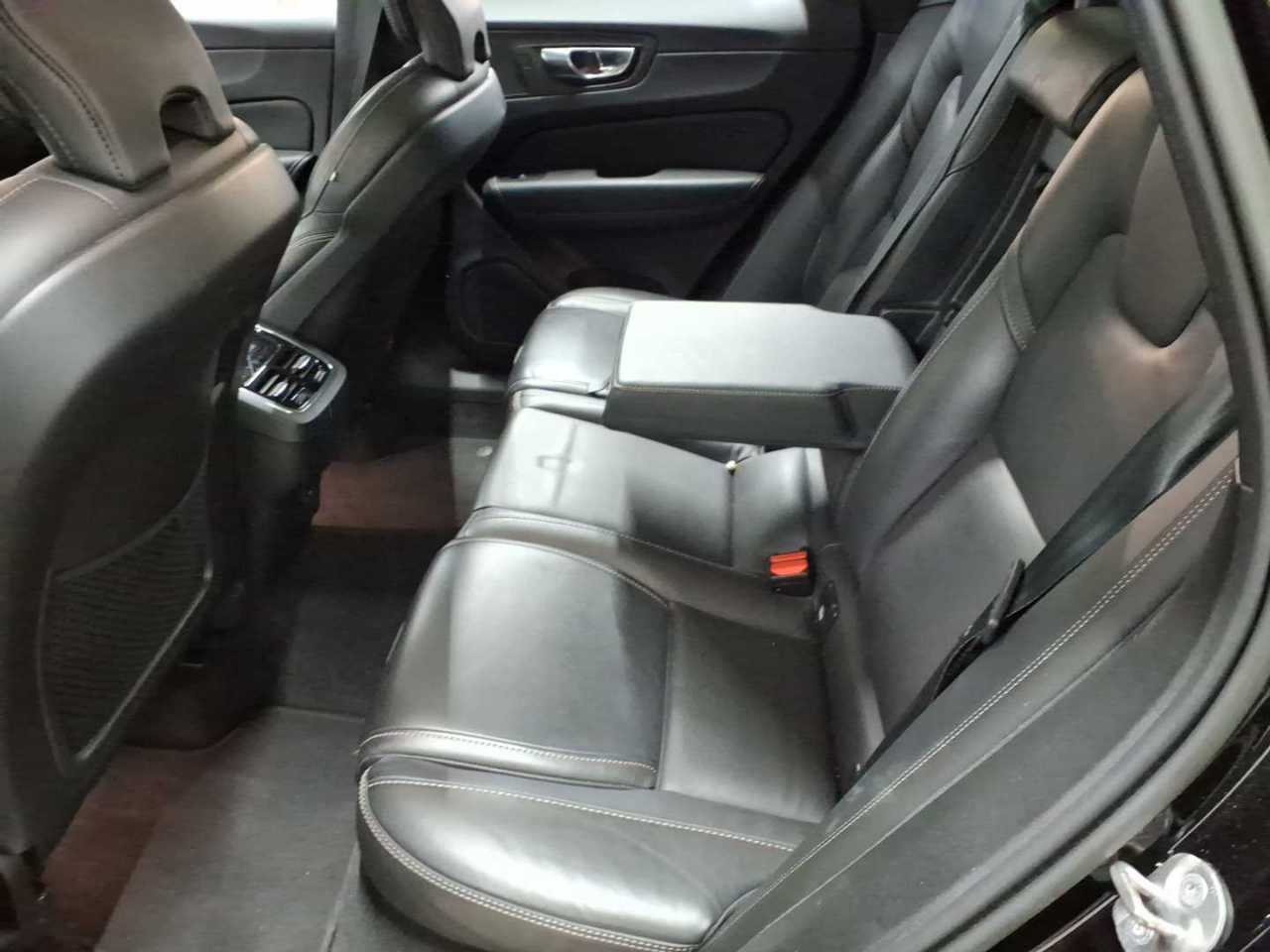 Volvo XC60 B4 D AWD Ultimate Dark 13