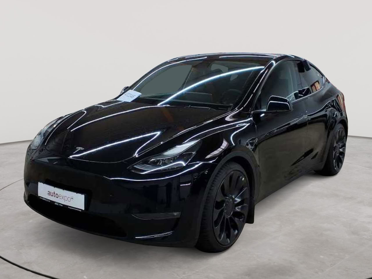 Tesla Model Y Performance Dual Motor AWD 2