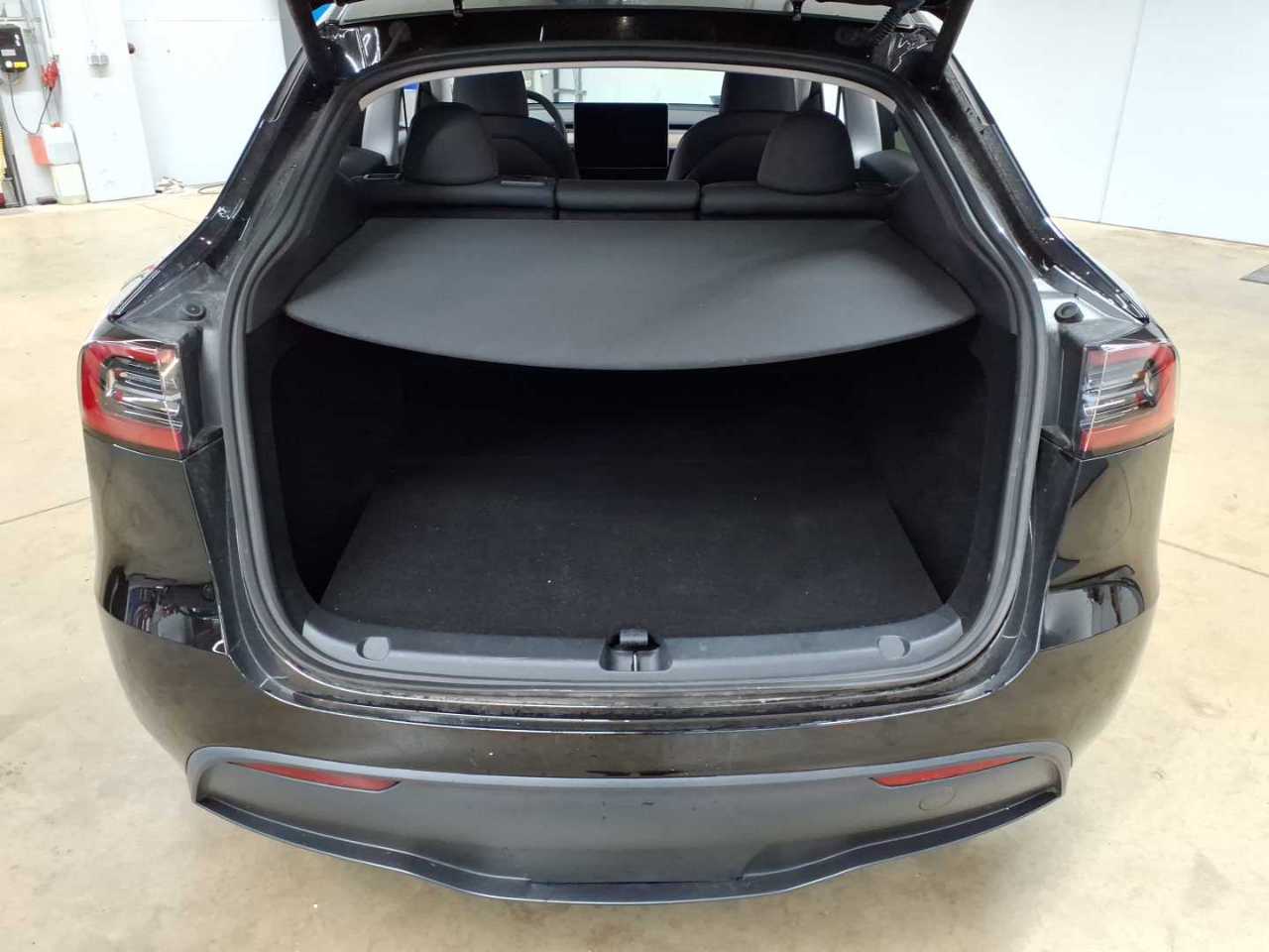 Tesla Model Y Performance Dual Motor AWD 15