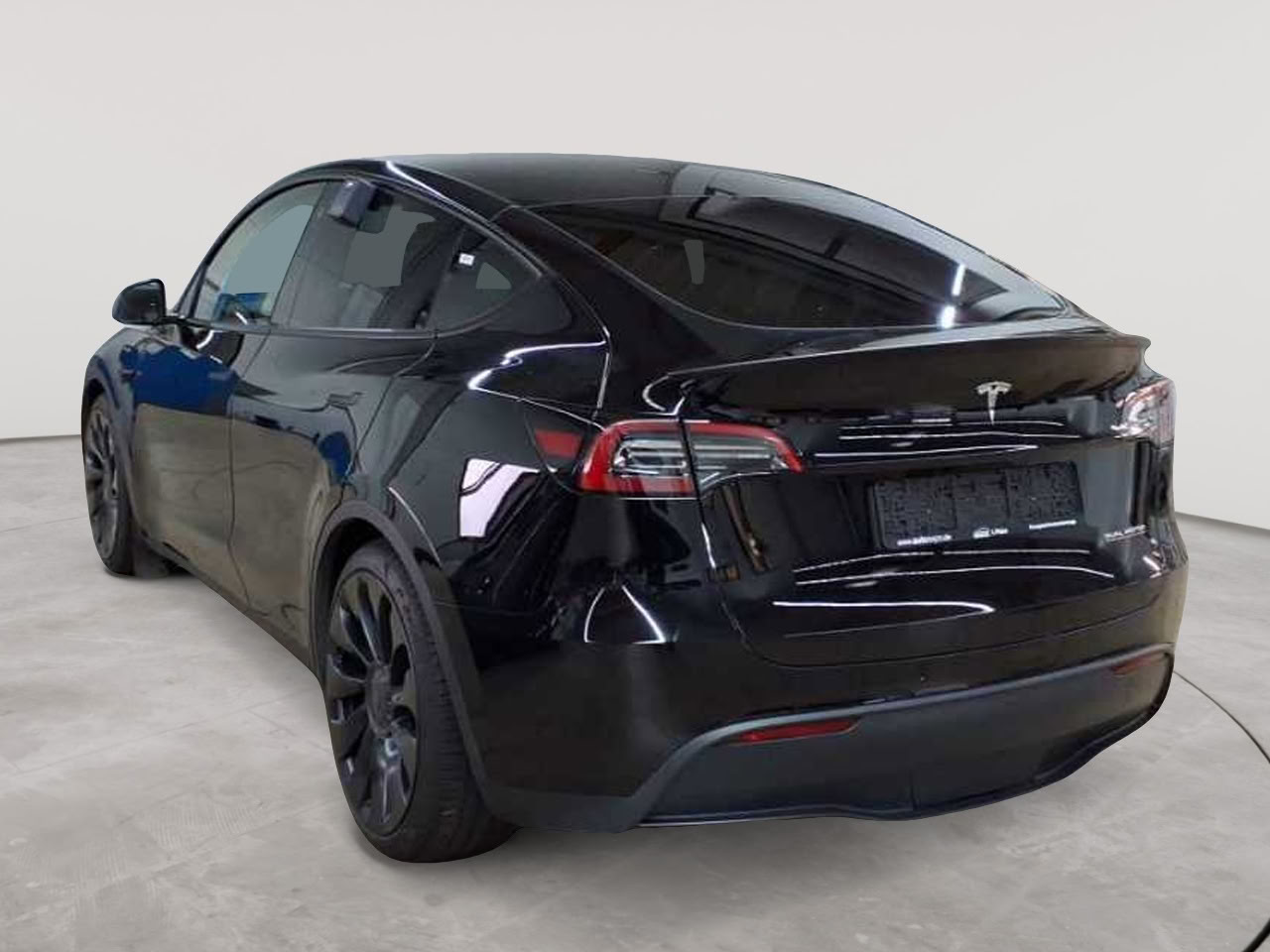 Tesla Model Y Performance Dual Motor AWD 5