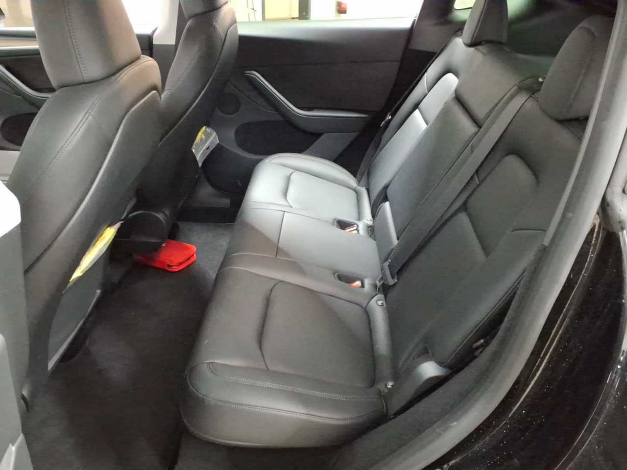 Tesla Model Y Performance Dual Motor AWD 13