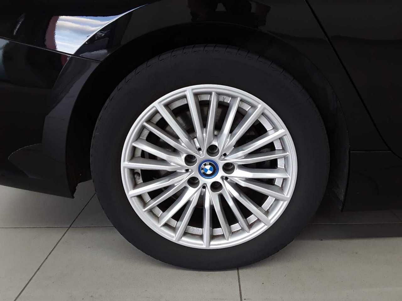 BMW 330e Touring Aut. Luxury Line 19