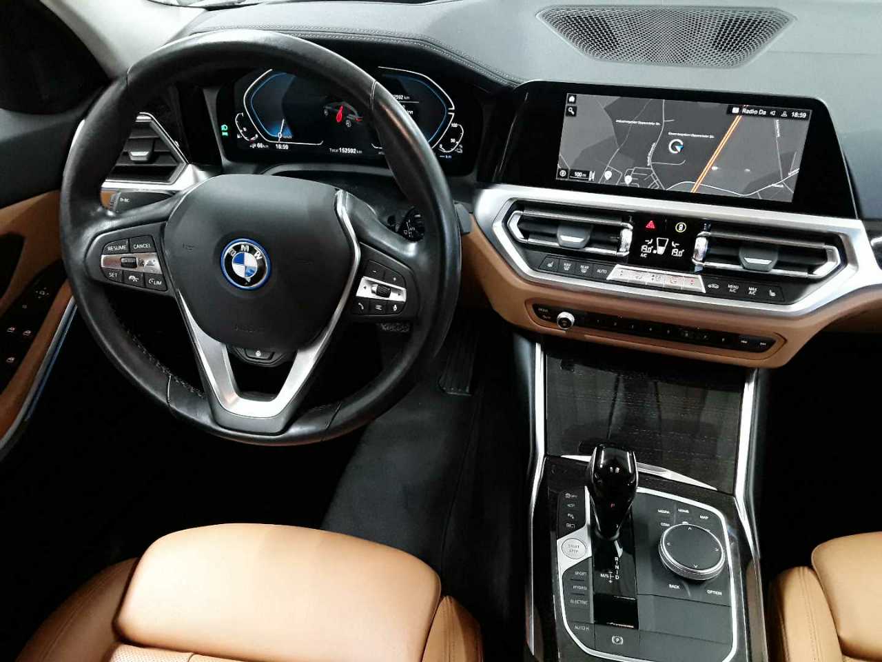 BMW 330e Touring Aut. Luxury Line 10