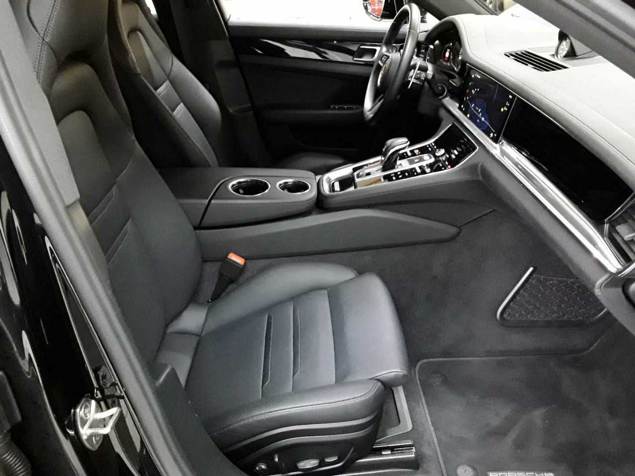 Porsche Panamera 4 E-Hybrid Executive 8