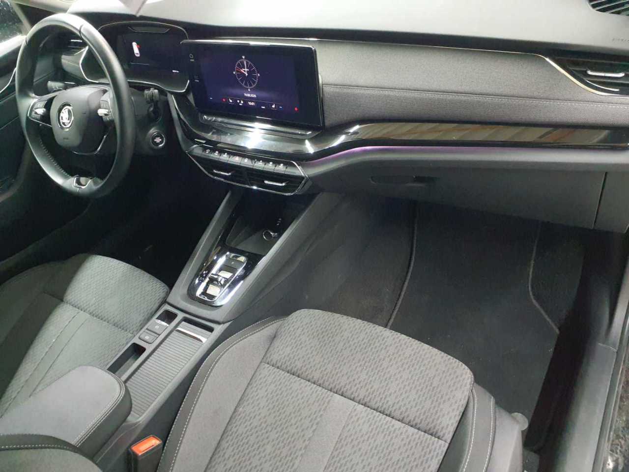 Skoda Octavia Combi 2.0 TDI DSG Style 9