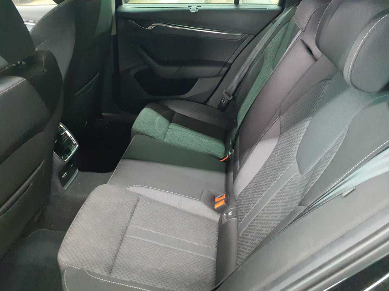 Skoda Octavia Combi 2.0 TDI DSG Style 13