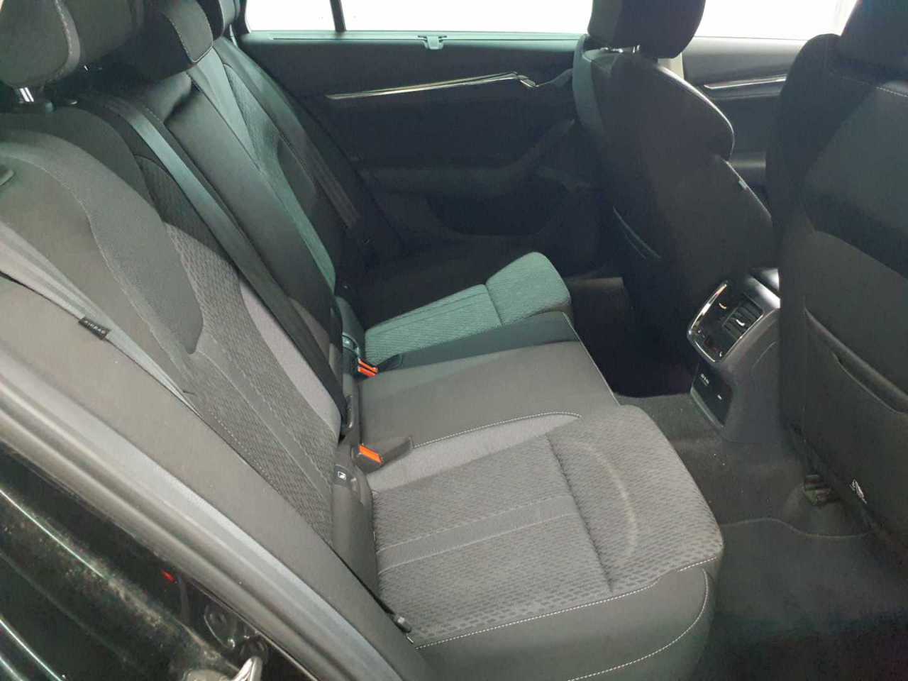 Skoda Octavia Combi 2.0 TDI DSG Style 14