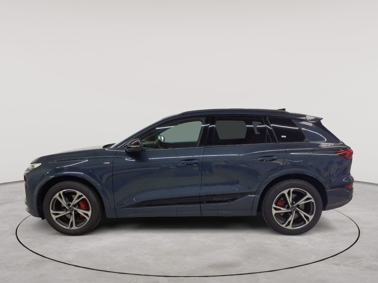 Audi Q6 e-tron quattro 6