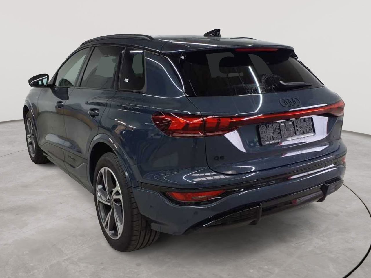 Audi Q6 e-tron quattro 5