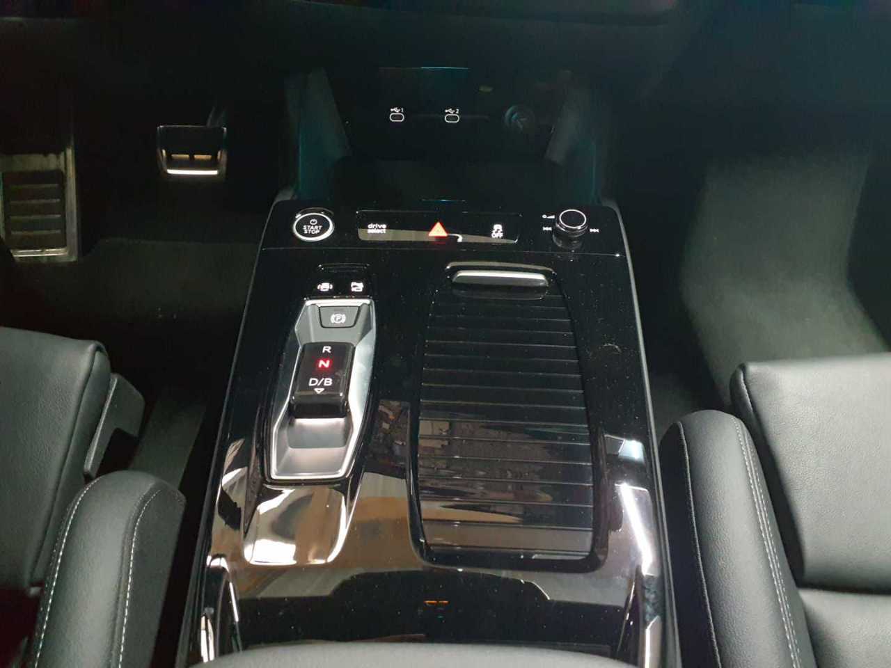 Audi Q6 e-tron quattro 10