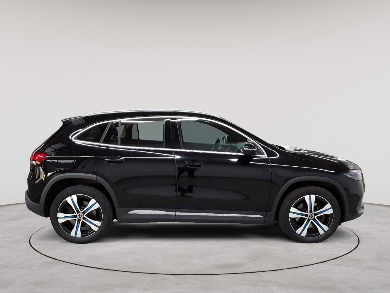 Mercedes-Benz EQA 300 4Matic Electric Art 3
