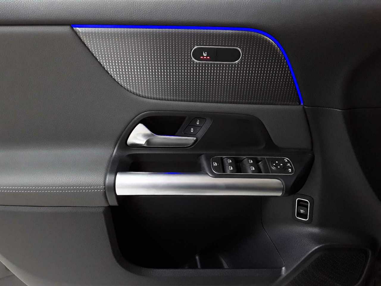 Mercedes-Benz EQA 300 4Matic Electric Art 17