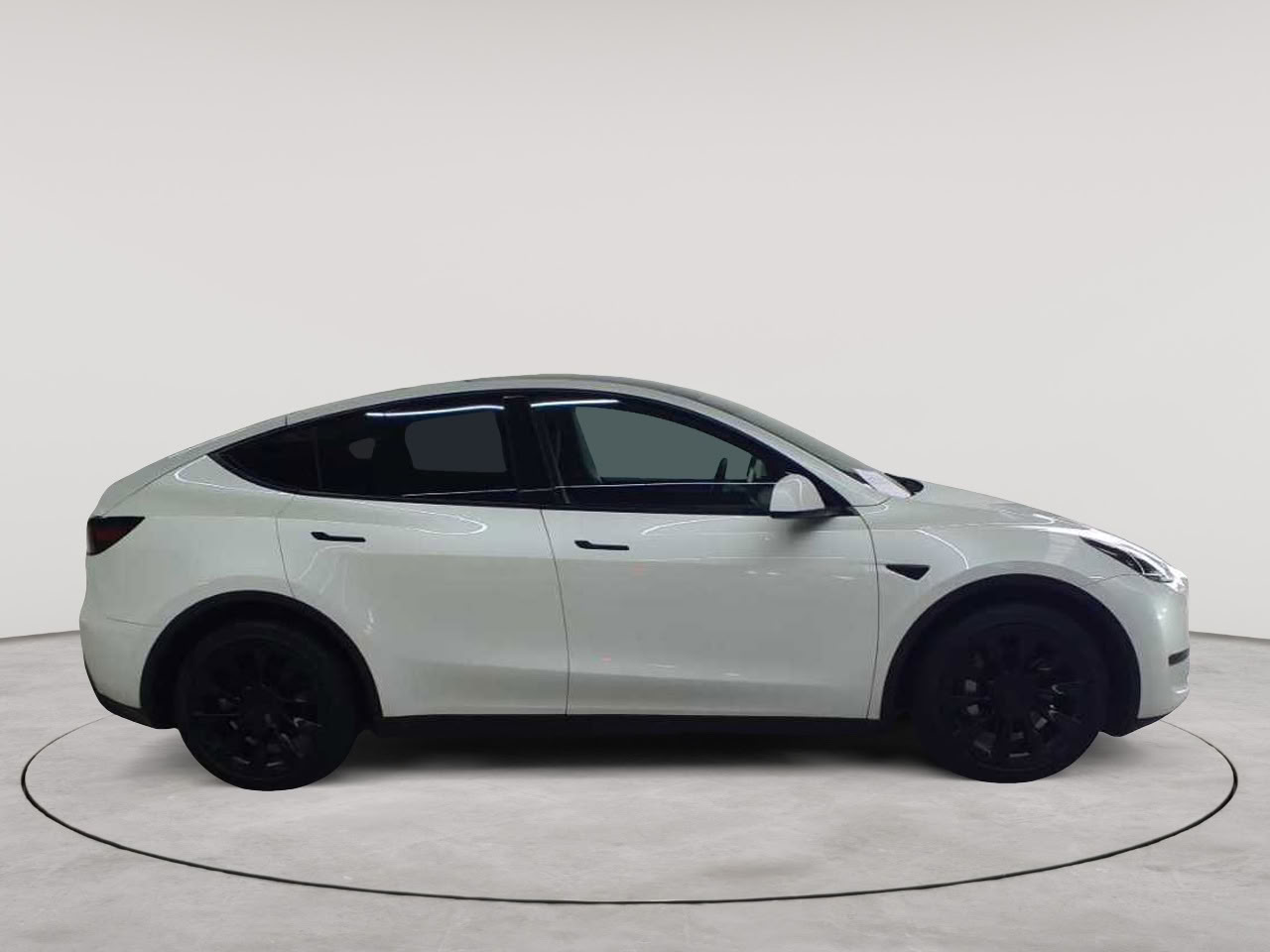Tesla Model Y Long Range Dual Motor AWD 3
