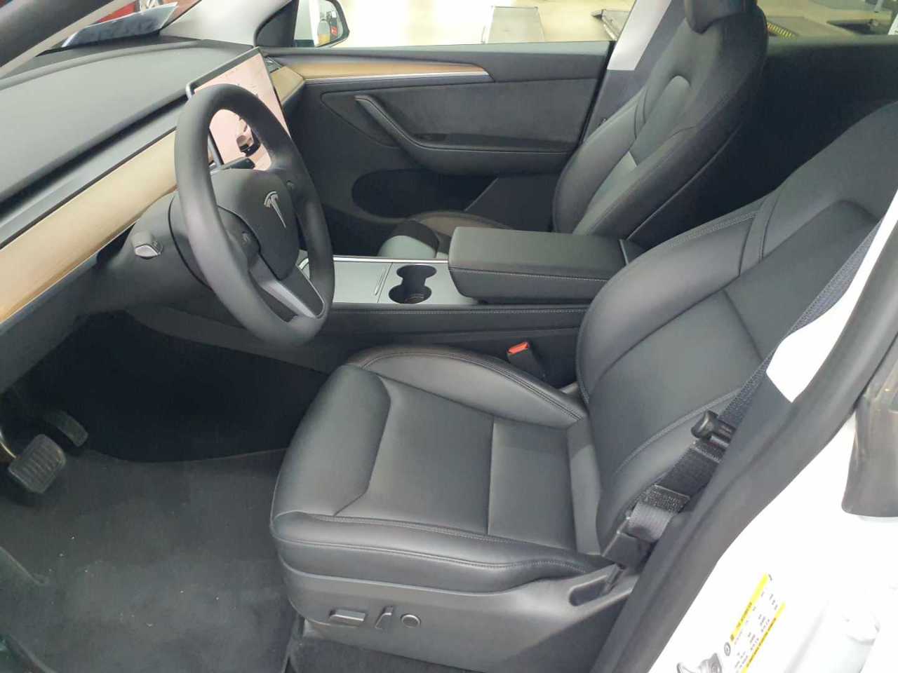 Tesla Model Y Long Range Dual Motor AWD 7