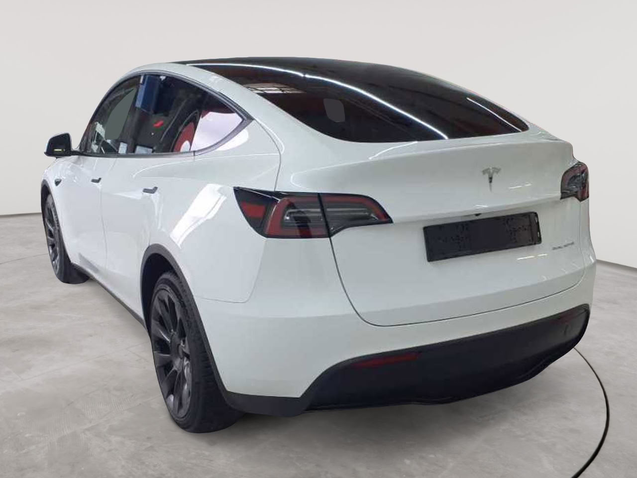 Tesla Model Y Long Range Dual Motor AWD 5