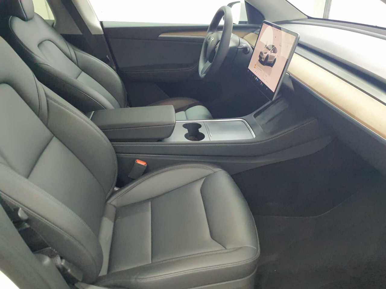 Tesla Model Y Long Range Dual Motor AWD 8