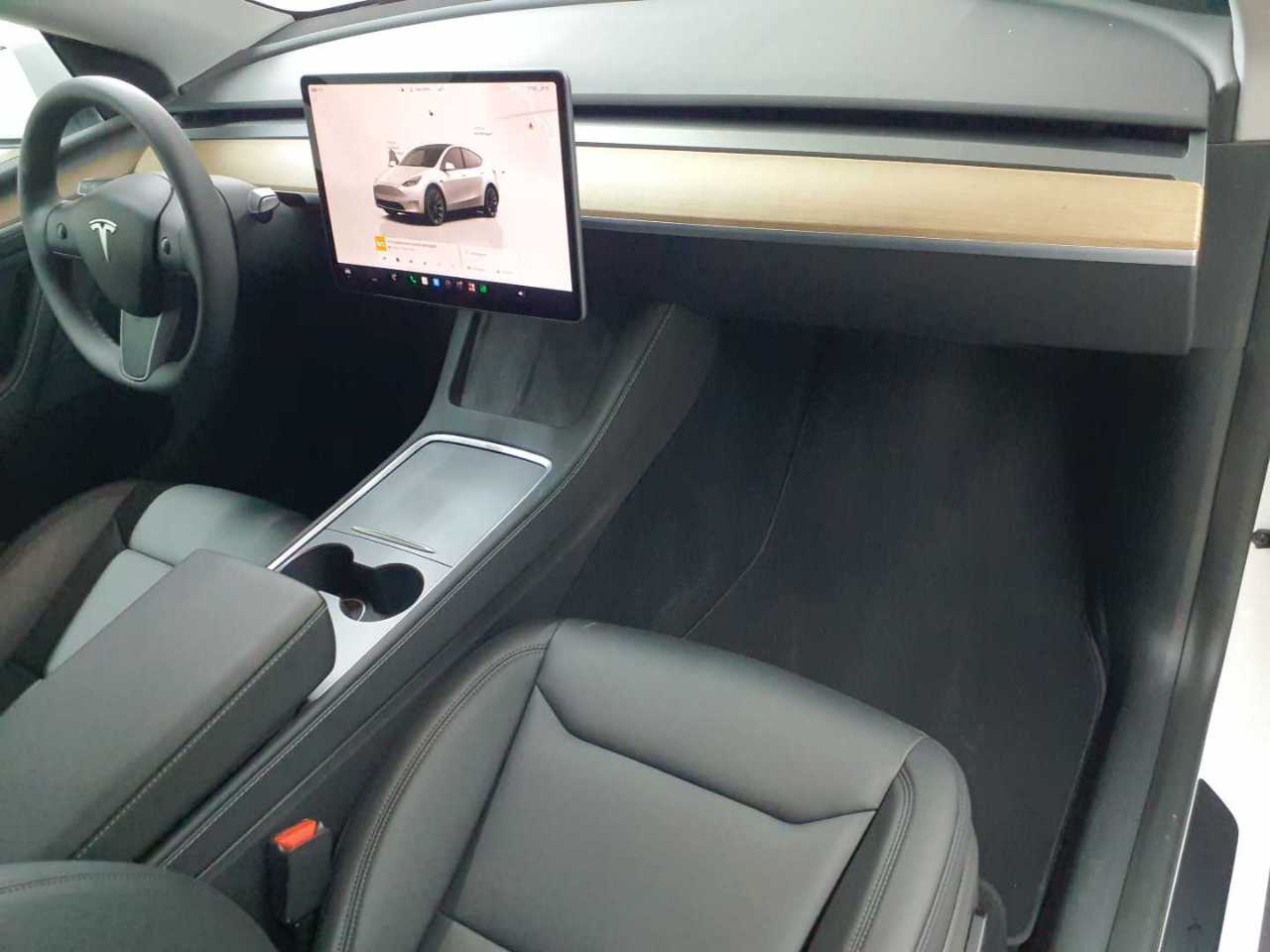 Tesla Model Y Long Range Dual Motor AWD 9