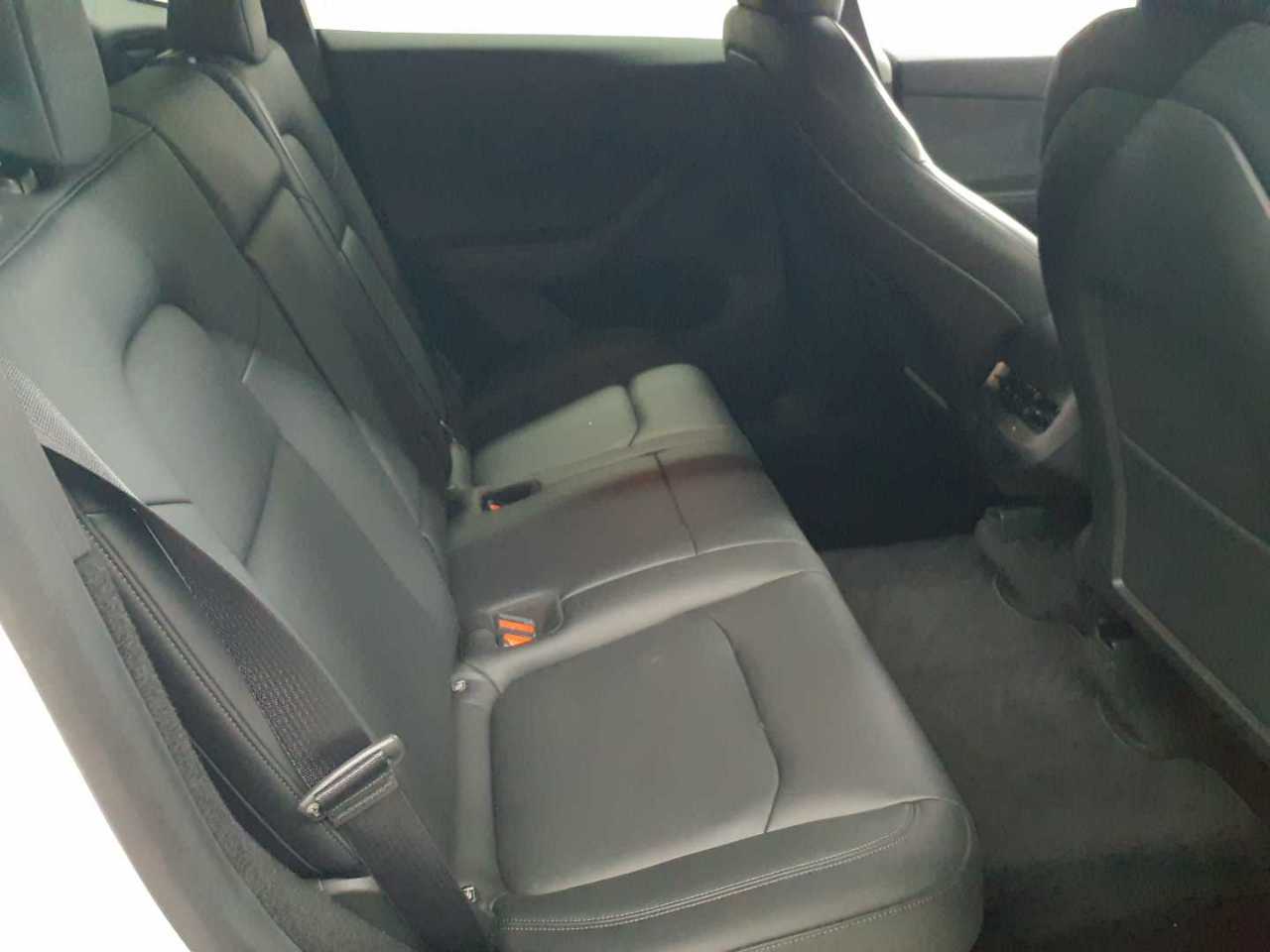 Tesla Model Y Long Range Dual Motor AWD 14