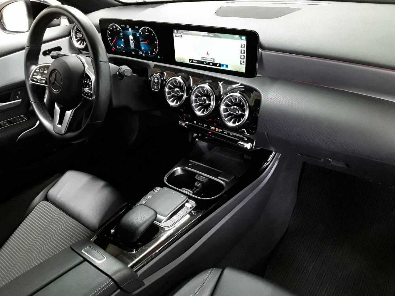 Mercedes-Benz A 200 d 8G-DCT Progressive 9