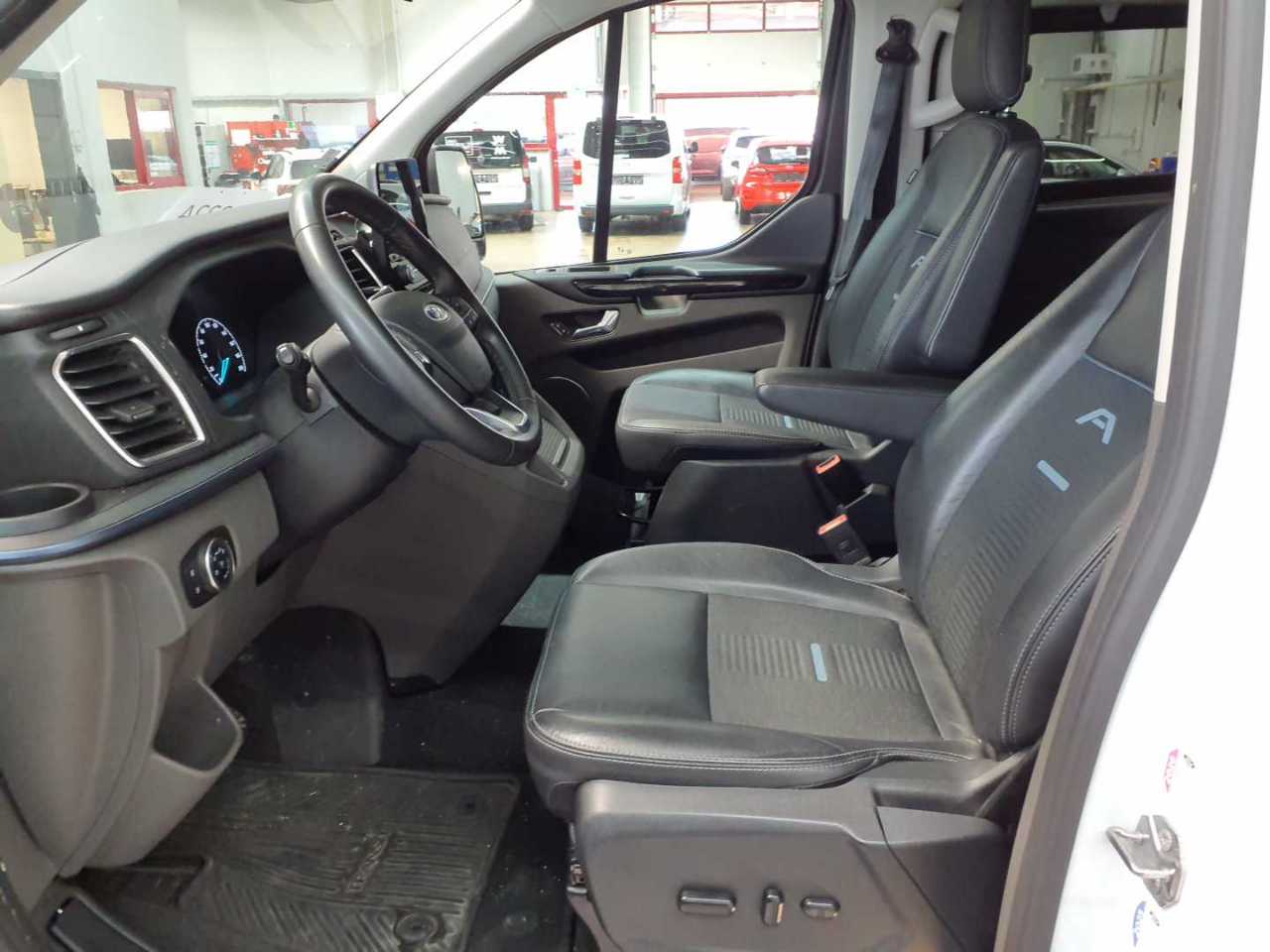 Ford Tourneo Custom 320 L1H1 VA Autm. Active 8