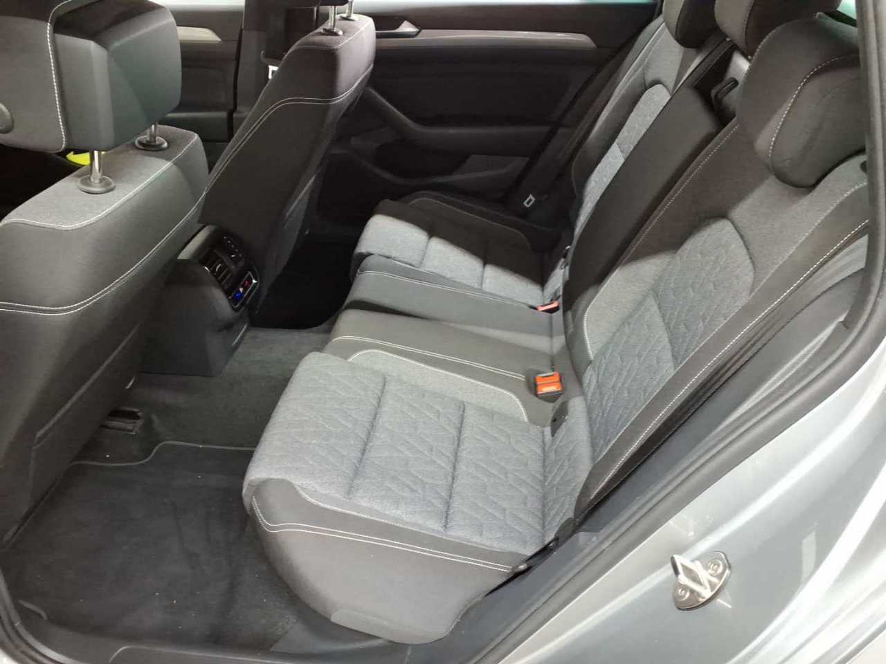 Vw Passat Variant 2.0 TDI SCR DSG Business 13