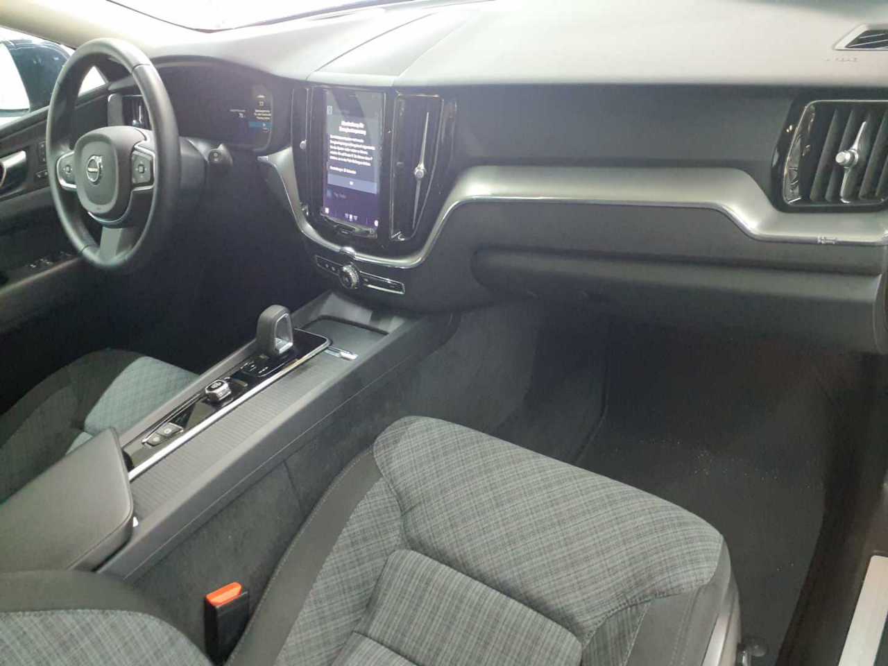 Volvo XC60 B4 B Geartronic Momentum Pro 9