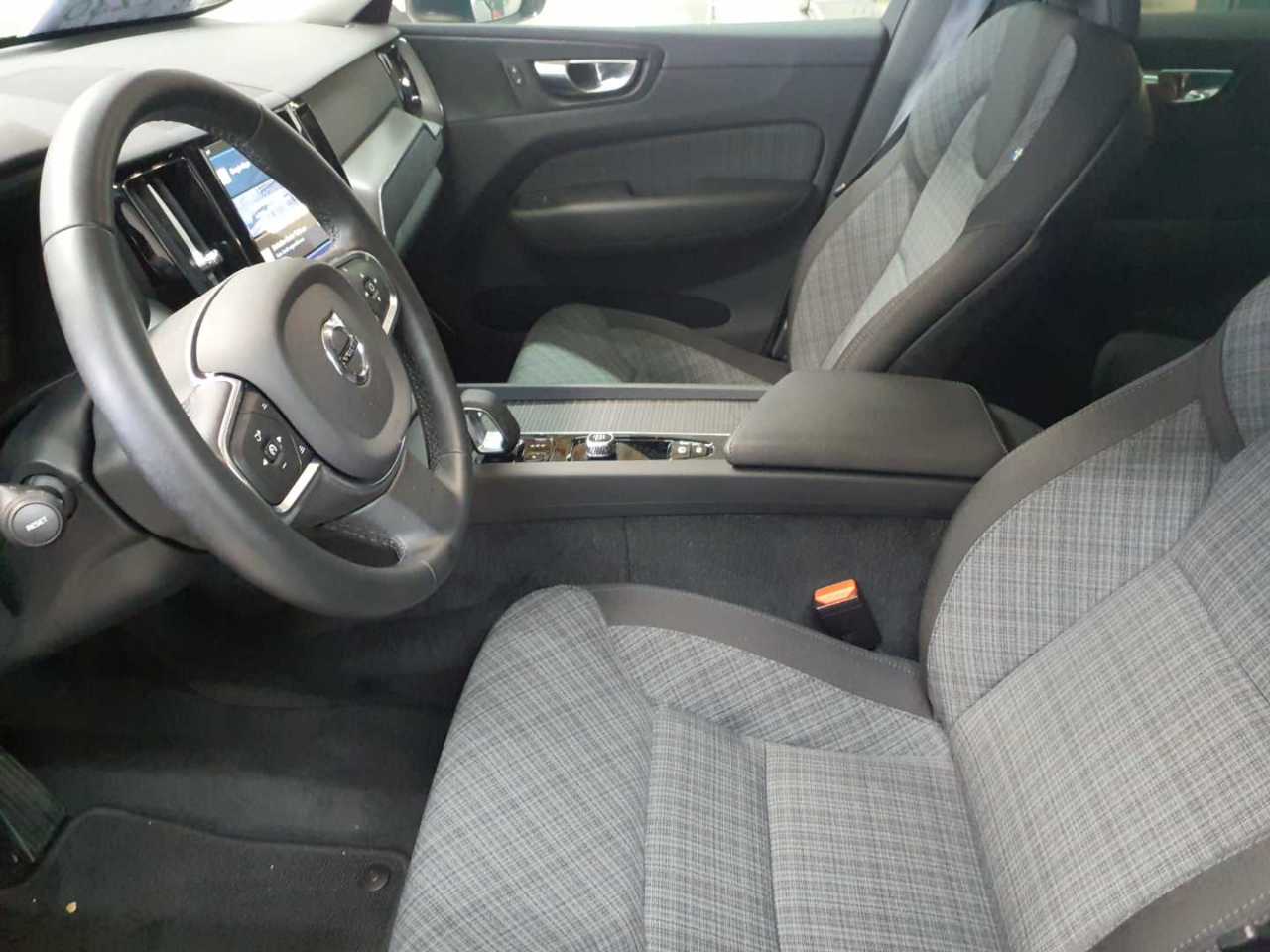 Volvo XC60 B4 B Geartronic Momentum Pro 7