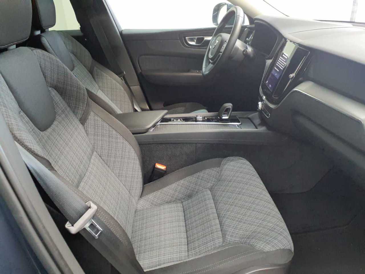 Volvo XC60 B4 B Geartronic Momentum Pro 8