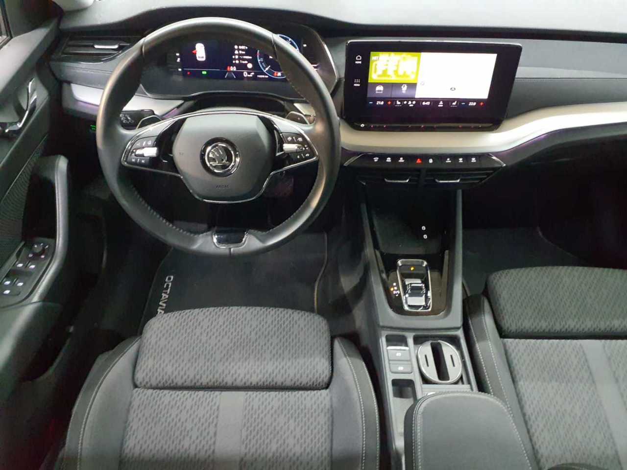 Skoda Octavia Combi 2.0 TDI DSG Clever 9