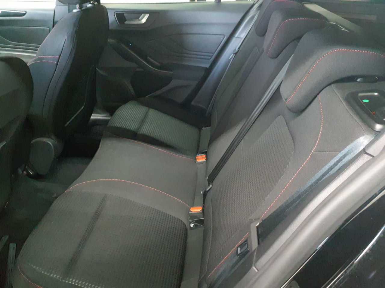 Ford Focus Turnier 1.0 EcoBoost Hybrid ST-LINE 13