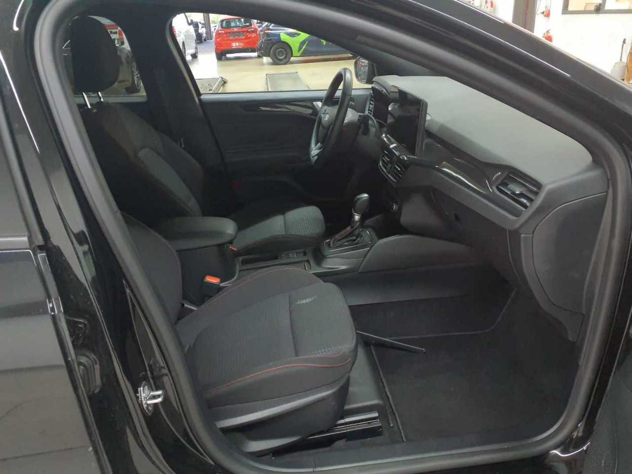 Ford Focus Turnier 1.0 EcoBoost Hybrid Aut. ST-LINE 8