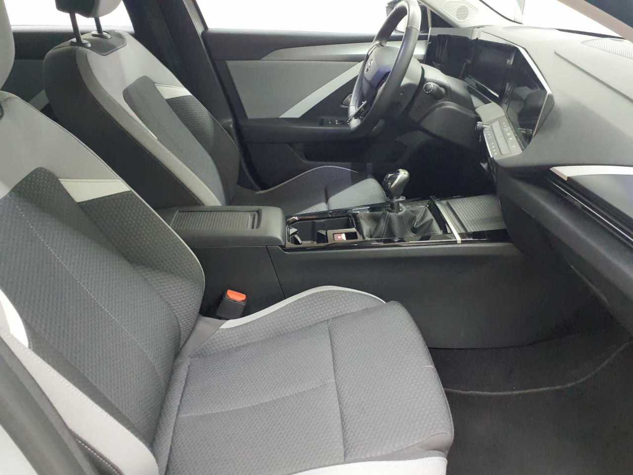 Opel Astra Sports Tourer 1.5 D Business Edition 8