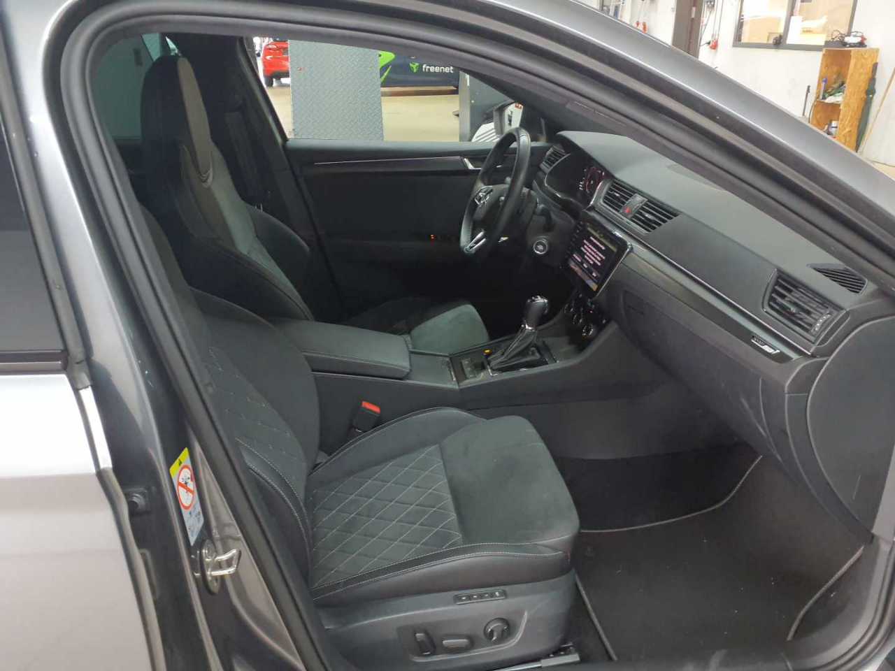 Skoda Superb Combi 2.0 TDI 4x4 DSG Sportline 8