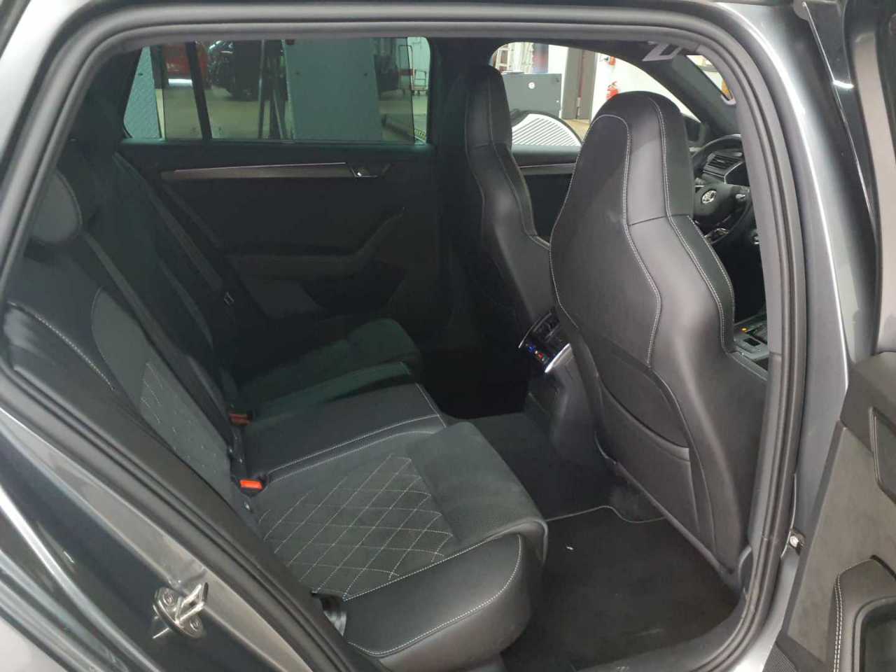 Skoda Superb Combi 2.0 TDI 4x4 DSG Sportline 14