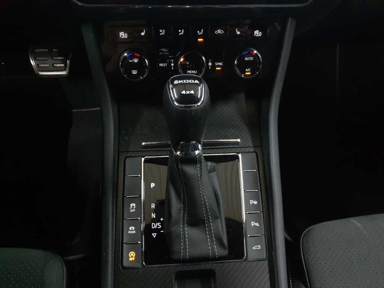 Skoda Superb Combi 2.0 TDI 4x4 DSG Sportline 10