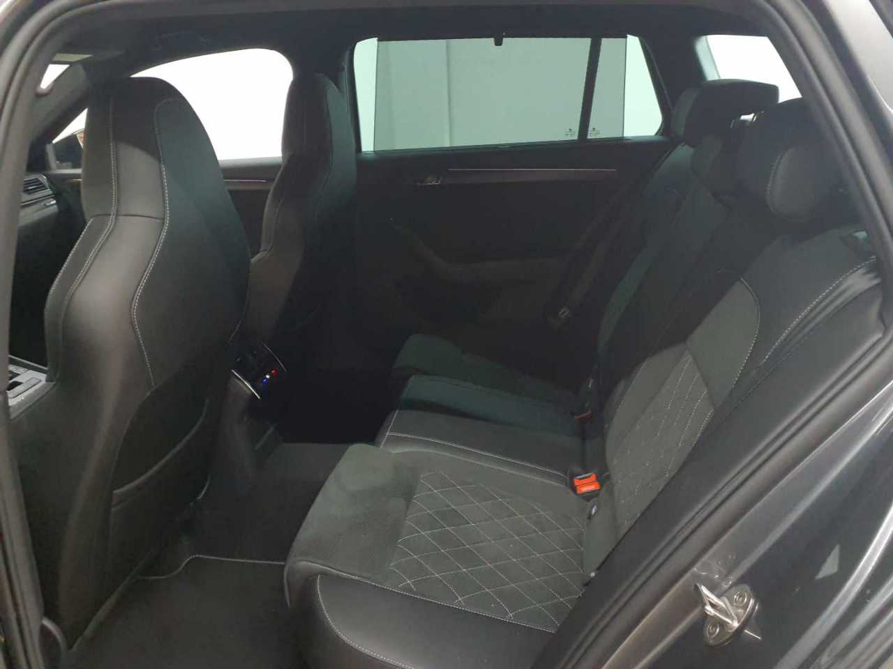 Skoda Superb Combi 2.0 TDI 4x4 DSG Sportline 13