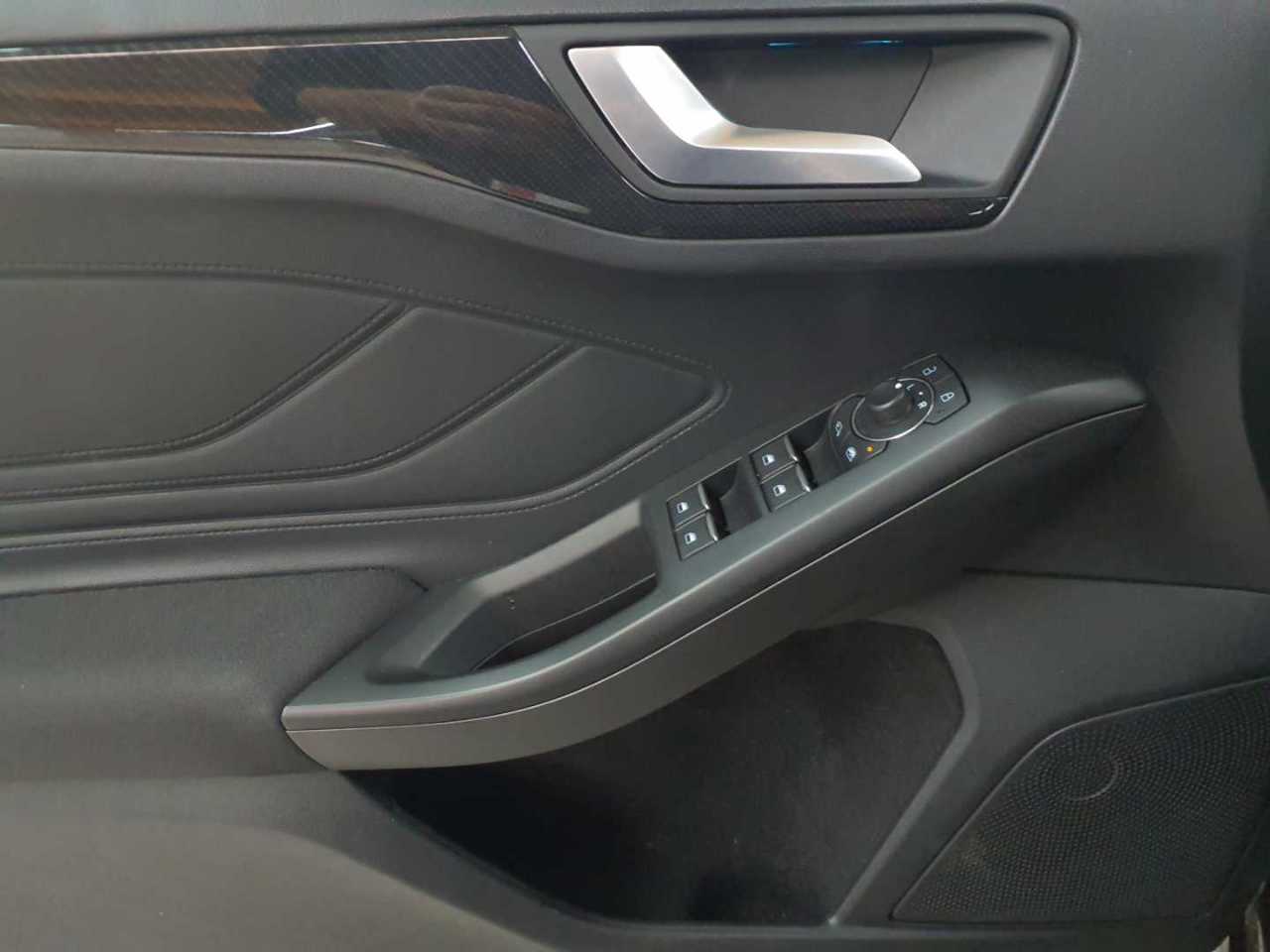 Ford Focus Turnier 1.0 EcoBoost Hybrid ST-LINE X 18