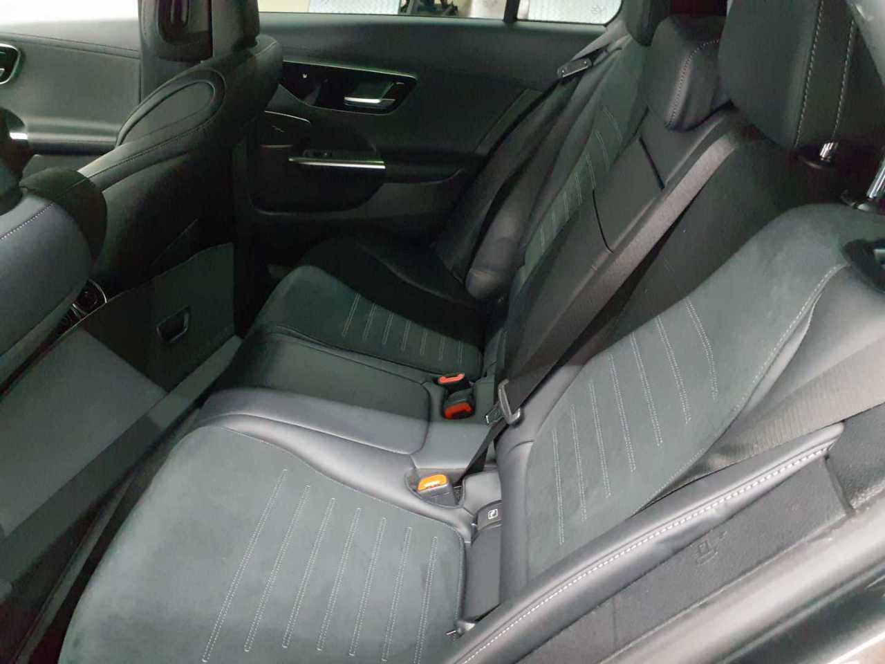 Mercedes-Benz C 220 d 4Matic T 9G-TRONIC AMG Line 13
